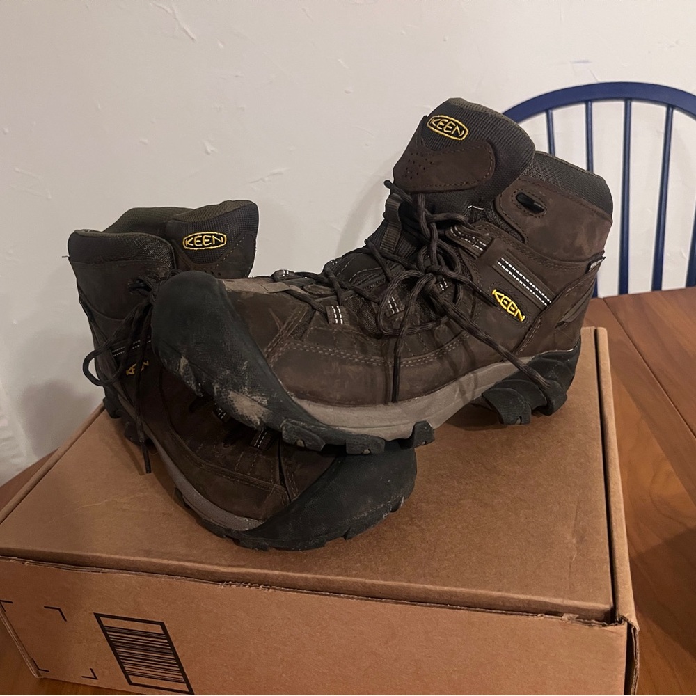 Keen Brown Hiking Boots with High-Top Design and Robust Tread